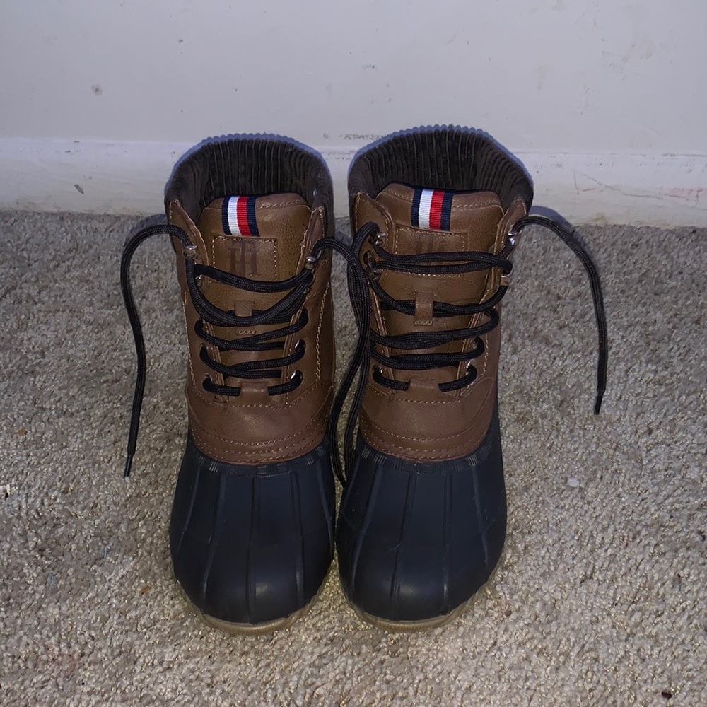 Tommy Hilfiger duck boots never worn, just bought the wrong size